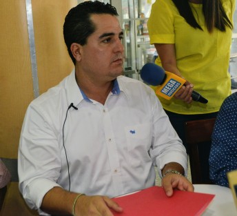 El candidato a la dirigencia estatal del PRI Veracruz, Adolfo Ramírez Arana, acusó la manipulación del padrón de militantes priistas y diversas irregularidades dentro del proceso interno. Pidió hasta la renuncia de su dirigente nacional Claudia Ruiz Massieu.