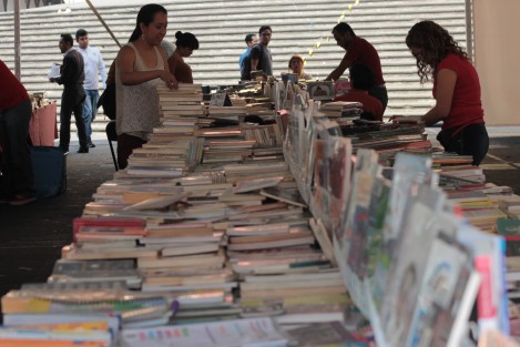 Como parte de las actividades en la Feria del Libro en Plaza Lerdo, este martes, Día Internacional del Libro, se está llevando a cabo un maratón literario, y entre otros también a las 18:00 hrs la presentación del libro de Magno Garcimarrero <em>Alburemas</em>. 