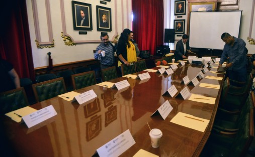 Integrantes de los diferentes colectivos de búsqueda de personas se reunieron con autoridades estatales y de la Fiscalía General del Estado  en Palacio de gobierno; el evento fue privado.