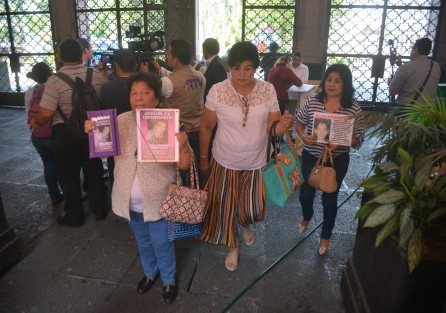 Integrantes de los diferentes colectivos de búsqueda de personas se reunieron con autoridades estatales y de la Fiscalía General del Estado  en Palacio de gobierno; el evento fue privado.