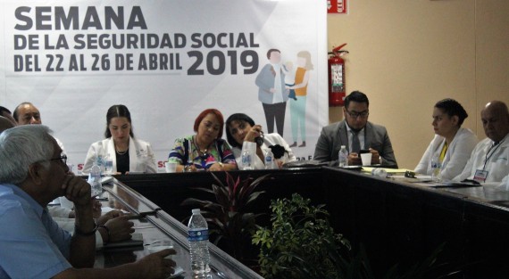 Con la finalidad de continuar con la revisión de las propuestas de reforma a la Ley de los Derechos de las Personas Adultas Mayores del Estado, así como las modificaciones a diversos artículos de la misma, se llevó a cabo, en el Palacio Legislativo, la tercera mesa de trabajo con los grupos que representan a las asociaciones de adultos mayores.