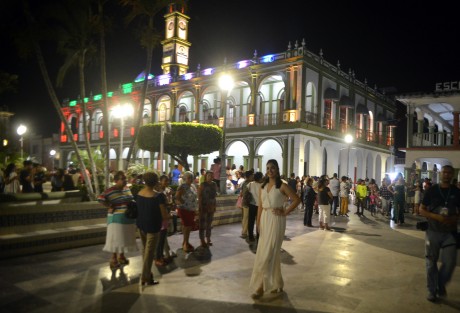 Con la quema del Fiscal Winckler como el Mal Humor, inició el Carnaval de la Feria de la Pesca en Alvarado, con miles de asistentes que disfrutaron de la música, los fuegos pirotécnicos y la presentación del comediante Johnny Cantarell, en el escenario instalado en el bulevar ribereño. 