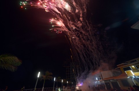 Con la quema del Fiscal Winckler como el Mal Humor, inició el Carnaval de la Feria de la Pesca en Alvarado, con miles de asistentes que disfrutaron de la música, los fuegos pirotécnicos y la presentación del comediante Johnny Cantarell, en el escenario instalado en el bulevar ribereño.