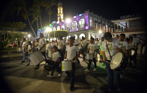 Con la quema del Fiscal Winckler como el Mal Humor, inició el Carnaval de la Feria de la Pesca en Alvarado, con miles de asistentes que disfrutaron de la música, los fuegos pirotécnicos y la presentación del comediante Johnny Cantarell, en el escenario instalado en el bulevar ribereño.