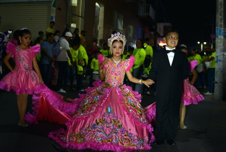 Este jueves fue la coronación oficial de la Corte Infantil del Carnaval de la Feria de la Pesca 2019, en Alvarado, Veracruz. El alcalde Bogar Ruiz y su esposa Mayra Ramón Hernández fueron los testigos de honor de este gran evento familiar realizado en el malecón ribereño de esta ciudad