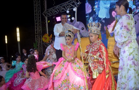 Este jueves fue la coronación oficial de la Corte Infantil del Carnaval de la Feria de la Pesca 2019, en Alvarado, Veracruz. El alcalde Bogar Ruiz y su esposa Mayra Ramón Hernández fueron los testigos de honor de este gran evento familiar realizado en el malecón ribereño de esta ciudad