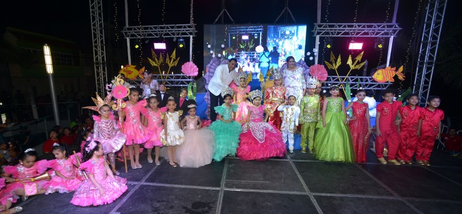 Este jueves fue la coronación oficial de la Corte Infantil del Carnaval de la Feria de la Pesca 2019, en Alvarado, Veracruz. El alcalde Bogar Ruiz y su esposa Mayra Ramón Hernández fueron los testigos de honor de este gran evento familiar realizado en el malecón ribereño de esta ciudad