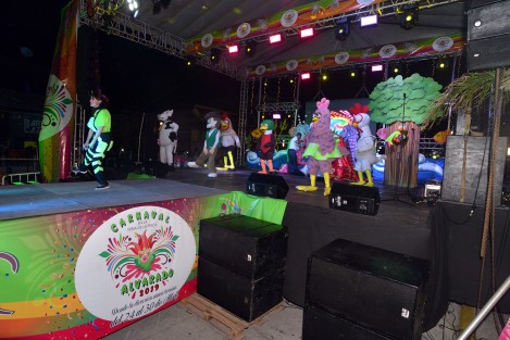 Este jueves fue la coronación oficial de la Corte Infantil del Carnaval de la Feria de la Pesca 2019, en Alvarado, Veracruz. El alcalde Bogar Ruiz y su esposa Mayra Ramón Hernández fueron los testigos de honor de este gran evento familiar realizado en el malecón ribereño de esta ciudad