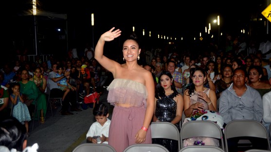 Este jueves fue la coronación oficial de la Corte Infantil del Carnaval de la Feria de la Pesca 2019, en Alvarado, Veracruz. El alcalde Bogar Ruiz y su esposa Mayra Ramón Hernández fueron los testigos de honor de este gran evento familiar realizado en el malecón ribereño de esta ciudad