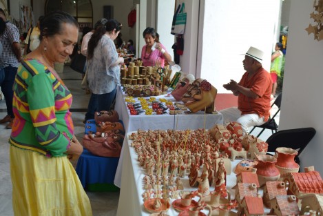 En las instalaciones del recinto IVEC en la ciudad de Veracruz, se presenta la Feria de artesanías Veracruz 2019, donde participan más de 60 artesanos de diferentes puntos del estado, representando a todas las regiones como lo son: la Huasteca, la Capital, Región del Totonaca, Los Tuxtlas, región Olmeca, Altas montañas, Papaloapan y región  sotavento. 