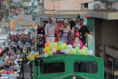 Breve, compacto pero alegre, el Desfile de las Flores y el Globo 2019, se realizó por unas cuadras del centro de Xalapa.