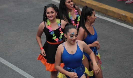 Breve, compacto pero alegre, el Desfile de las Flores y el Globo 2019, se realizó por unas cuadras del centro de Xalapa. 