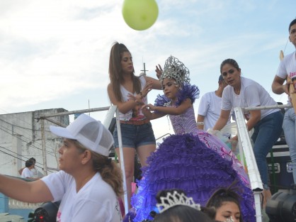 Con la presencia de la corte infantil encabezada por Estrellita I, se realizó el 1er. Gran Desfile de Carros Alegóricos y Comparsas en medio de la alegría que caracteriza a los alvaradeños en el marco de la Feria de la pesca en Alvarado. 