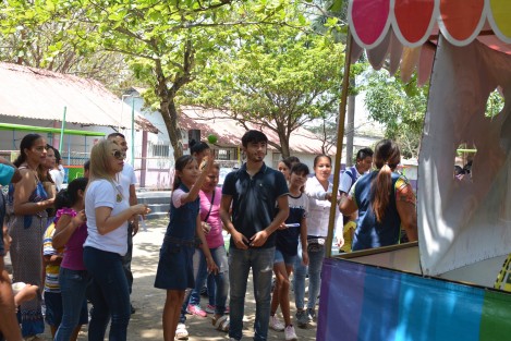 En el parque Cri Cri del Puerto de Veracruz, se realizó un festejo con motivo del Día del Niño que se celebra este 30 de abril; la directora del DIF estatal, Verónica Aguilar, estuvo encabezando el evento. 