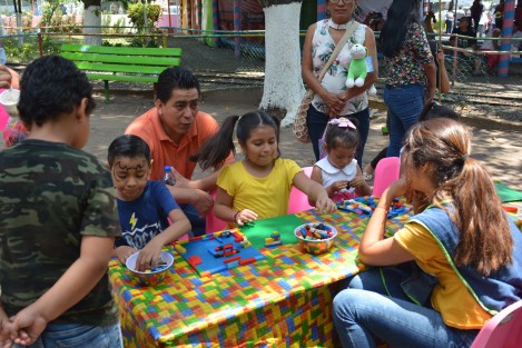 En el parque Cri Cri del Puerto de Veracruz, se realizó un festejo con motivo del Día del Niño que se celebra este 30 de abril; la directora del DIF estatal, Verónica Aguilar, estuvo encabezando el evento. 