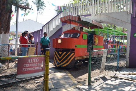En el parque Cri Cri del Puerto de Veracruz, se realizó un festejo con motivo del Día del Niño que se celebra este 30 de abril; la directora del DIF estatal, Verónica Aguilar, estuvo encabezando el evento. 