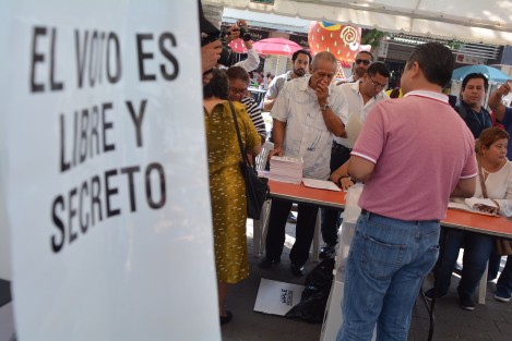 Este domingo se realizan las elecciones internas para elegir dirigente estatal de PRI en Veracruz. El contendiente Marlon Ramírez, actual regidor del municipio porteño y contendiente en las urnas, fue a emitir su voto.  