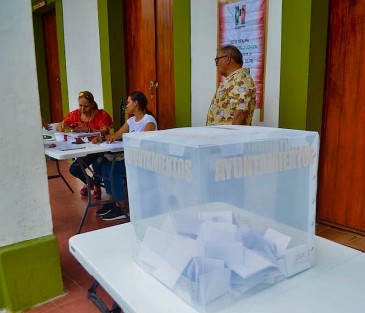 Este domingo se llevó a cabo la votación interna del Partido Revolucionario Institucional, para designar al nuevo dirigente estatal. En municipios como el de Alvarado,  se notó escasa participación de sus militantes.
