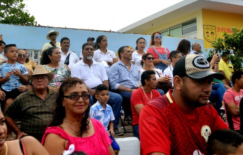 En punto de las 5 de la tarde de este domingo se llevó a cabo el segundo Gran Desfile de Carros Alegóricos y Comparsas, miles de personas disfrutaron de los coloridos trajes de los participantes en medio de un ambiente familiar.