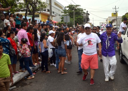 En punto de las 5 de la tarde de este domingo se llevó a cabo el segundo Gran Desfile de Carros Alegóricos y Comparsas, miles de personas disfrutaron de los coloridos trajes de los participantes en medio de un ambiente familiar.