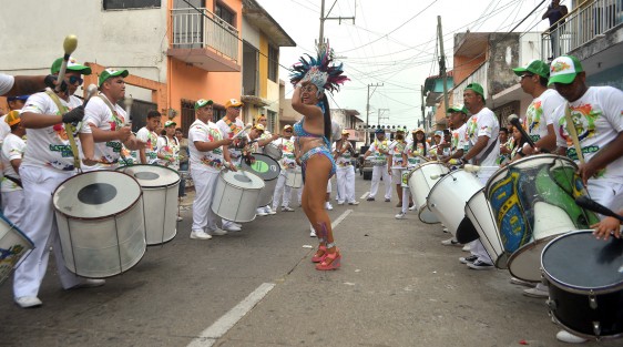Esta tarde de domingo se realizó el segundo Gran Desfile de Carros Alegóricos y Comparsas en un ambiente completamente familiar; miles de personas disfrutaron de este espectáculo. Destacó la presencia de la reina infatil  Estrellita I. 