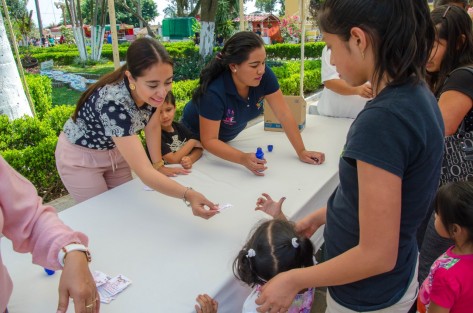 Con motivo de la celebración del Día del Niño y la Niña, la presidenta del Sistema Municipal DIF Teocelo, Mara Chama Villa, encabezó el festejo que se desarrolló buscando exaltar la importancia de los valores como la unión familiar, el respeto y la convivencia. 