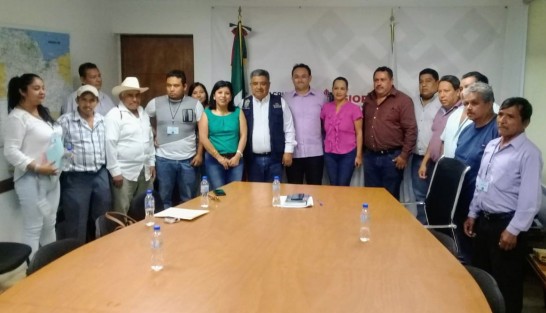 El Alcalde de Teocelo, Mario A. Chama Díaz, en compañía de la Síndica Municipal, Zayra del Carmen Martínez Andrade; la dirección de Obras del Municipio; alcaldes de Cosautlán de Carvajal  e Ixhuacán de los Reyes, así como  habitantes de Texín y Piedra Parada, acudieron a la SIOP en la ciudad de Xalapa y fueron recibidos por el Ing. Elio Hernández Gutiérrez, Secretario de la SIOP, esto como parte del seguimiento al proceso de rehabilitación del tramo carretero Teocelo - Texin.