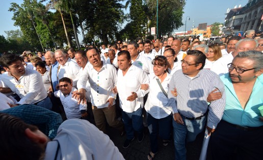En el marco del Día Internacional del Trabajo, el gobernador Cuitláhuac García Jiménez presidió el desfile conmemorativo en el que participaron más de 62 mil 400 trabajadores, agrupados en diferentes sindicatos, federaciones y centrales obreras. 