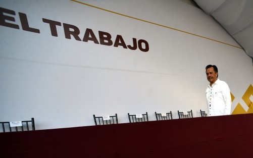 En el marco del Día Internacional del Trabajo, el gobernador Cuitláhuac García Jiménez presidió el desfile conmemorativo en el que participaron más de 62 mil 400 trabajadores, agrupados en diferentes sindicatos, federaciones y centrales obreras. 