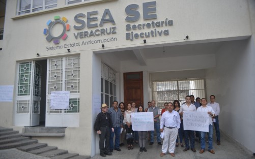28 empleados  del Sistema Estatal Anticorrupción se manifiestaron a las afueras de las instalaciones del organismo luego de que fueran despedidos injustificadamente, exigen diálogo y la liquidación correspondiente como marca la ley.