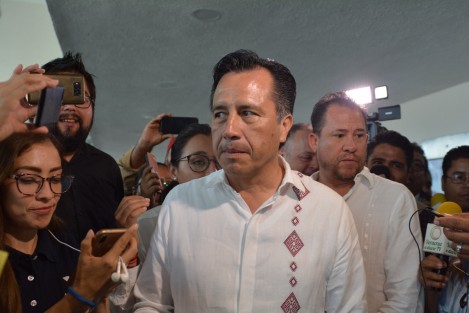 Con respecto al adeudo que aún se tiene con el SAT por el Inmueble del World Trade Center, el Gobernador Cuitláhuac García dijo que son 14 millones y que ya se está en pláticas con ellos mismos para ver la manera de ir pagándolos.  