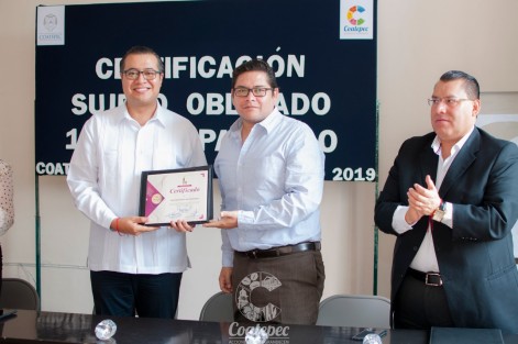 El IVAI entregó al ayuntamiento de Coatepec, Ver.  la certificación <em>Sujeto Obligado 100% Capacitado</em>.