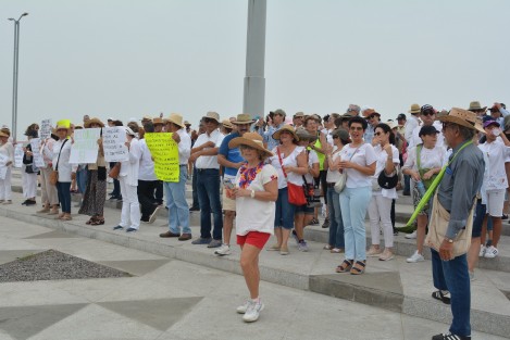Fue evidente el nivel socioeconómico de los manifestantes cuando al finalizar la protesta se retiraron en sus vehículos particulares. 