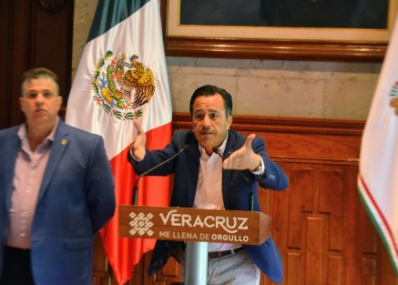 El gobernador, Cuitláhuac García Jiménez, admitió que de 160 patrullas entregadas, sólo 50 fueron compradas; las otras 110 serán arrendadas por tres años a  un costo de 44 mdp por mes.  