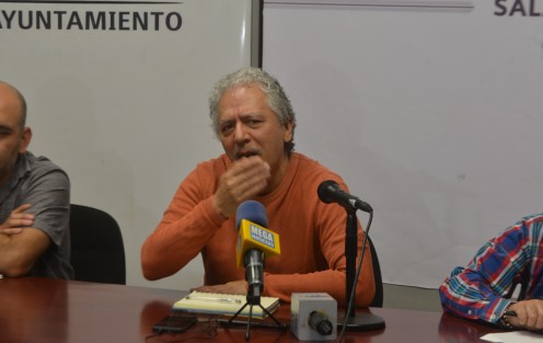 Al  preguntarle que cuánto costará dicho cambio, dijo que sólo ocuparán unos litros de pintura, y expresó que porqué son tan preguntones los reporteros.  