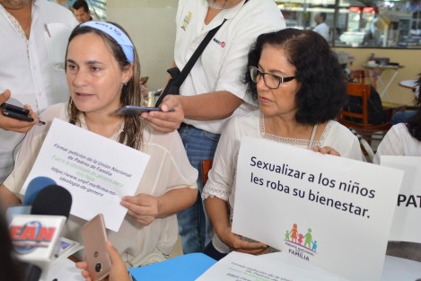 Piden al secretario de Educación Pública, Esteban Moctezuma, respetar la inocencia de los niños mexicanos. 