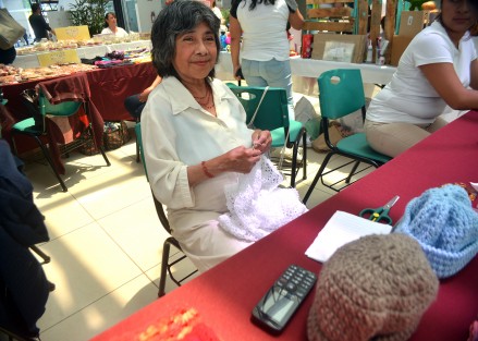  La directora del DIF estatal, Verónica Aguilera Tapia, la jefa de la Oficina de Programa de Gobierno, Waltraud Martínez Olvera, la directora del DIF municipal de Teocelo Mara Chama Villa entre otras distinguidas  personalidades inauguraron la Expo-Venta Artesanal Consume lo Nuestro, Consume Manos Veracruzanas.