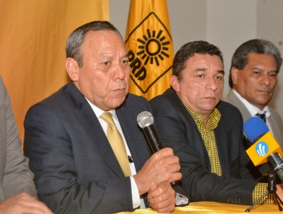 En su visita a la ciudad de Xalapa por los festejos de 30 años de fundación del PRD, Jesús Zambrano, ex dirigente nacional del sol Azteca, dijo que la denuncia con el fiscal del estado es una cortina de humo y que el gobernador Cuitláhuac García debería saber sobre la separación de poderes. 