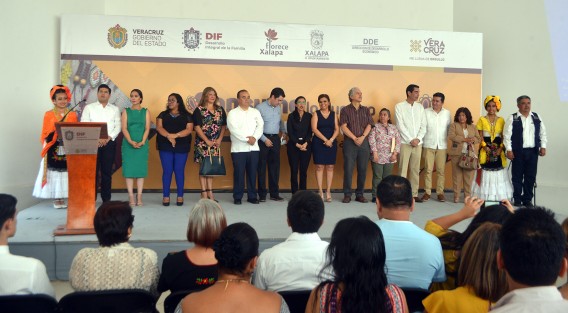 En apego a las instrucciones del gobernador Cuitláhuac García Jiménez, el DIF Estatal ha reestructurado el programa Manos Veracruzanas y lo relanza atendiendo las demandas actuales de los creadores y consumidores de todo el estado.