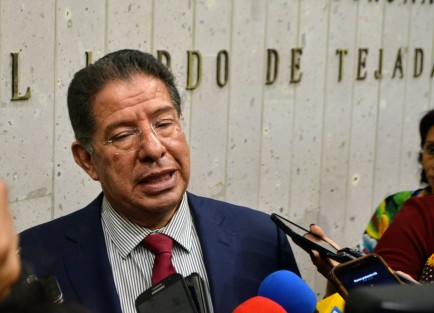 El presidente de la mesa directiva José Manuel Pozos, confirmó que el síndico Ricardo Pérez será alcalde interino de Mixtla. El edil presuntamente había sido señalado de amenazas por la munícipe asesinada, Maricela Vallejo.