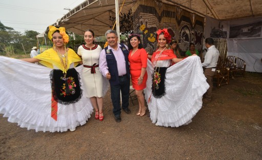 Este jueves 9 de mayo, quedó formalmente inaugurada la Feria Internacional del Café y La Orquídea de Coatepec. El presidente municipal, Luis Enrique Fernández Peredo, junto a invitados especiales como legisladores y alcaldes de la región, fue quien encabezó los festejos que estarán hasta el 19 de mayo.  