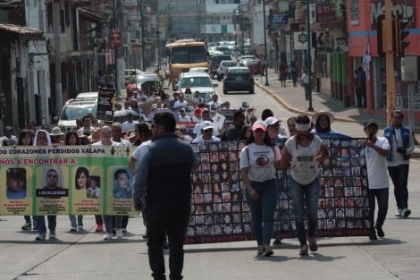 Madres y familiares de desaparecidos marcharon este 10 de Mayo desde el panteón Palo Verde hacia el centro de la capital, en un reclamo de apoyo para dar con sus hijos y familiares desaparecidos.  