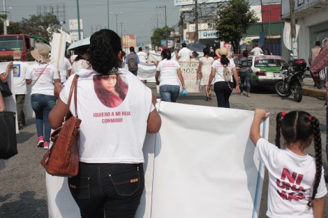 Madres y familiares de desaparecidos marcharon este 10 de Mayo desde el panteón Palo Verde hacia el centro de la capital, en un reclamo de apoyo para dar con sus hijos y familiares desaparecidos.  