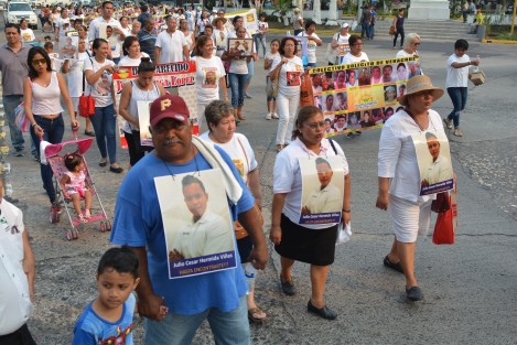 El colectivo solecito de Veracruz, integrado por Madres de los desaparecidos, marcharon esta tarde de 10 de mayo por el centro de la ciudad de Veracruz, iniciando su recorrido  en el tranvía del recuerdo y concluyendo en la gran macro Plaza del Malecón.