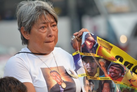 Es así cómo estas madres y demás familiares conmemoran su día, luchando por sus hijos, ante gritos exigiendo justicia y  frases como <em>Veracruz seguro no existe</em>, madres siguen buscando a sus hijos, con la esperanza de encontrarlos con vida, aún cuando muchos de los casos son desde el 2011.