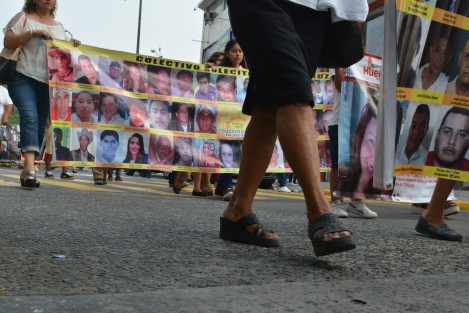 Es así cómo estas madres y demás familiares conmemoran su día, luchando por sus hijos, ante gritos exigiendo justicia y  frases como <em>Veracruz seguro no existe</em>, madres siguen buscando a sus hijos, con la esperanza de encontrarlos con vida, aún cuando muchos de los casos son desde el 2011.