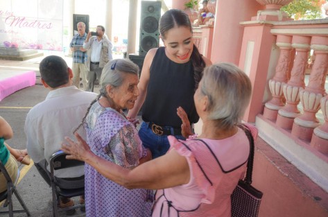 En su discurso la Presidenta Mara Chama Villa agradeció a su mamá Alba Esther Villa por su amor incondicional y su apoyo en todo momento, agradeció a las mamás presentes y se dijo muy contenta que mamás de Texin, Baxtla, Monte Blanco, Llano Grande y Santa Rosa estuvieran presentes, y a todas las mamás ausentes y abuelitas que ya no están y son ángeles que nos cuidan hoy y siempre.