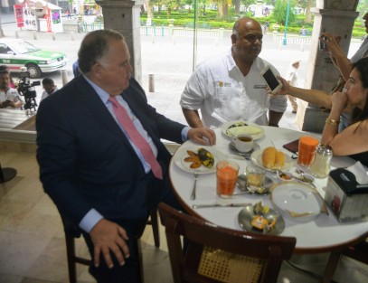 El secretario de Gobierno, Eric Cisneros Burgos y el Presidente del Tribunal Superior de Justicia, Edel Álvarez Peña, lanzaron acusaciones serias contra el Fiscal Jorge WInckler, al declarar el primero, presunto uso por parte de El Jaguar, de vehículos de la Fiscalía; y el segundo acusar lentitud en procesamiento de órdenes de aprehensión por parte del titular de la FGE.   
