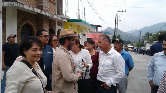 El Dirigente Nacional del Movimiento Nacional por la Esperanza, el Prof. René Bejarano, recorrió los municipios de Juchique de Ferrer, Yecuatla, Miahutlán y Naolinco de la zona centro del Estado de Veracruz,  donde se reunió con ciudadanos a quienes dio a conocer el trabajo realizado y actividades del movimiento, además de constatar los logros en municipios que ya se han visto beneficiados por el movimiento. 