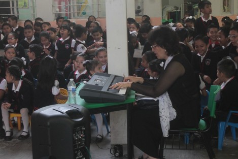 Así mismo se entonó por vez primera, el himno de la escuela manuel de Boza,  producto de los versos escritos  por la exmaestra de esa institución: Dolores Nadal Flores, musicalizada por el maestro Manuel Saldaña Castro, con el apoyo de la maestra Silvia Emilia de la Torre.
